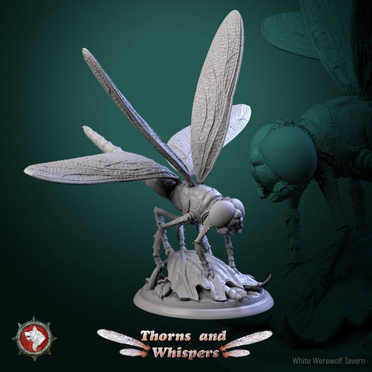 Dragonfly Model 1, 32mm dragonfly miniature standing on a leaf pile with wings swept back
