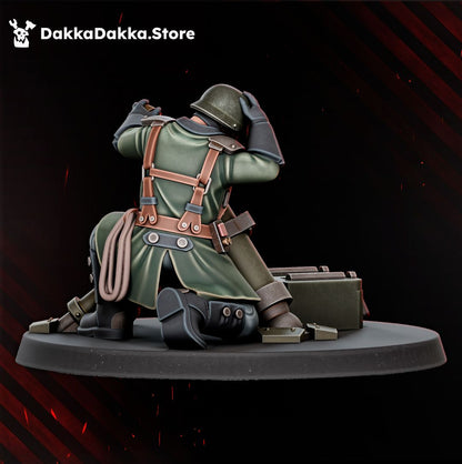 Mortar team, rear view of the greatcoated crewman and the mortar tube