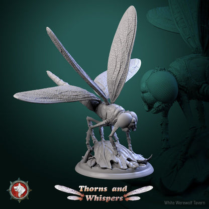 Dragonfly Model 1, 32mm dragonfly miniature standing on a leaf pile with wings swept back